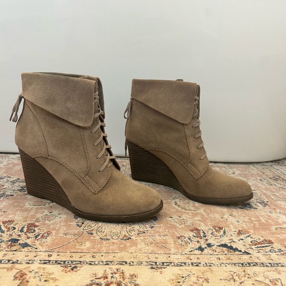 Lucky Brand Yuzu wedge boots